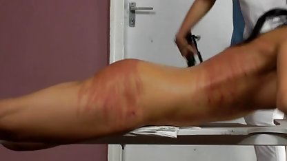 چراغ و شمع برای کوآلا سوپر کون زیبا به نگاه نوار برهنه